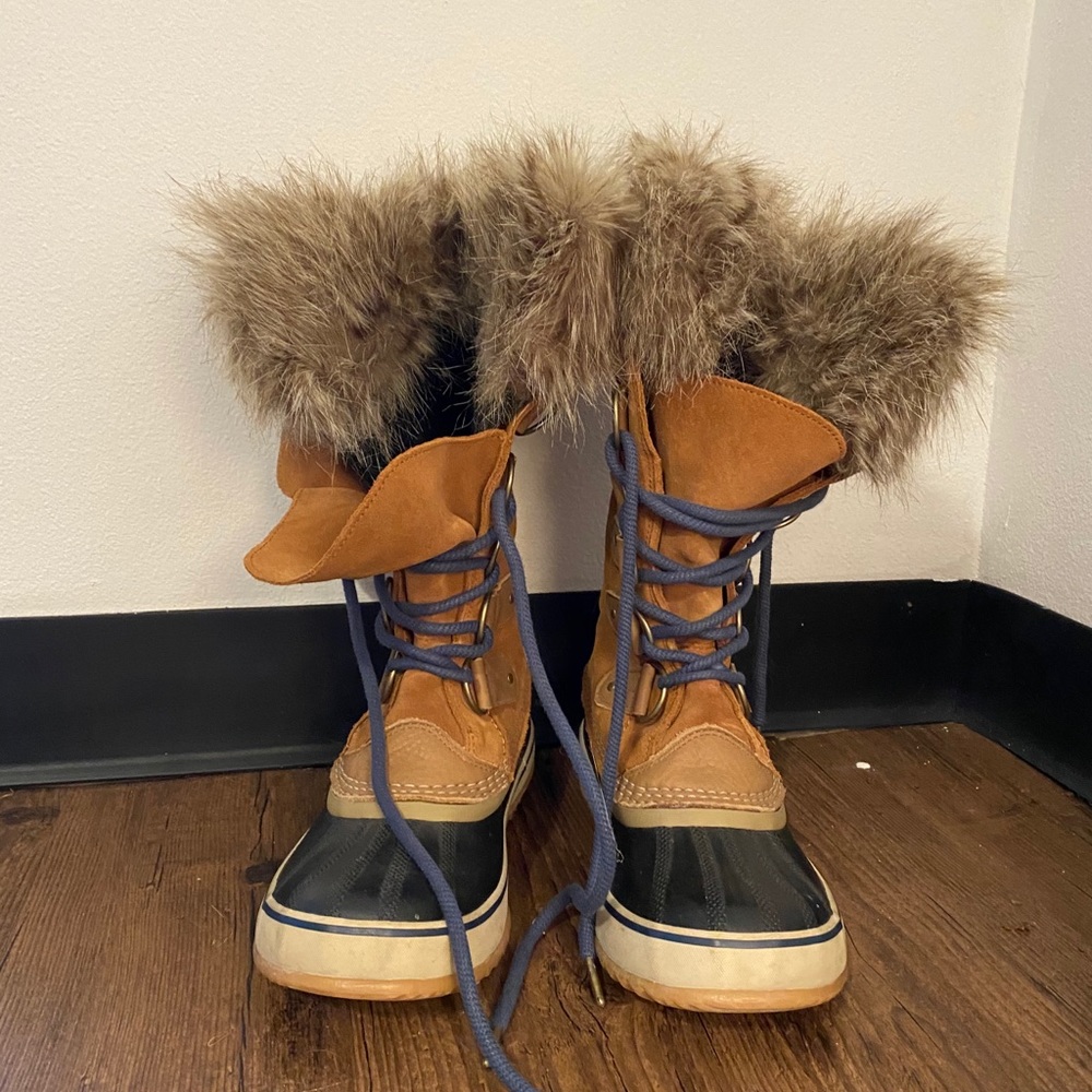 COPY - brown/blue/black Sorel boots